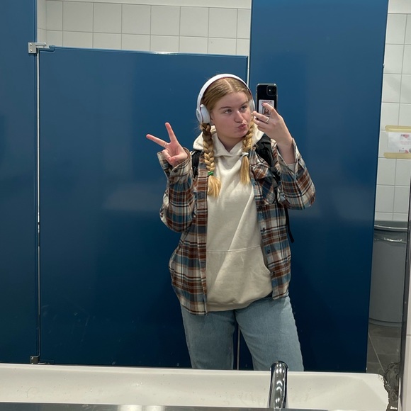 Meet your Posher, Alex - Picture 1 of 1